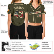 Maßgeschneidertes, olivgrünes Vintage-Baseballtrikot mit USA-Flagge und Creme für Damen mit V-Ausschnitt und cremefarbenem Salute To Service